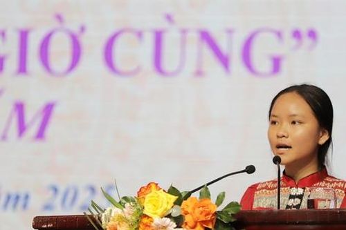 Phát biểu lay động về 'học không bao giờ cùng' của nữ sinh đặc biệt ở Nghệ An