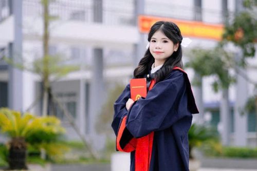 Nghị lực của nữ sinh vùng cao đạt 2 điểm 10 môn Lịch sử và Địa lý