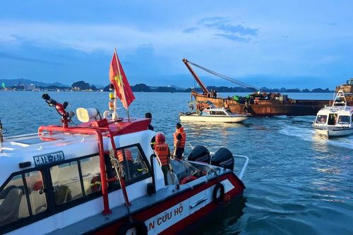 Đau xót vì tai nạn lật tàu ở Hạ Long, cộng đồng mạng chia sẻ cách đi tàu an toàn