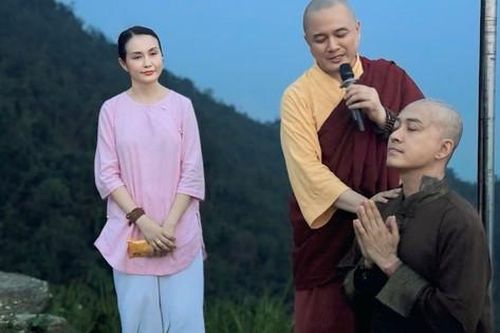 Nam ca sĩ Tuấn Hưng xuống tóc: 'Xin cho mẹ mạnh mẽ thêm mỗi ngày'