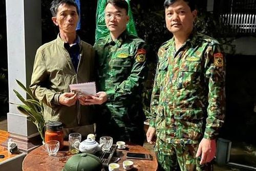 Ứng cứu kịp thời 4 ngư dân gặp nạn trên biển