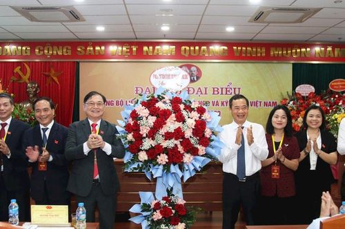 Tập hợp, đoàn kết trí thức, xây dựng Đảng bộ trong sạch, vững mạnh