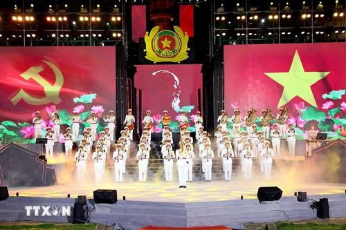 Chương trình nghệ thuật 'Giữ trọn lời thề - Bản hùng ca từ cội nguồn'