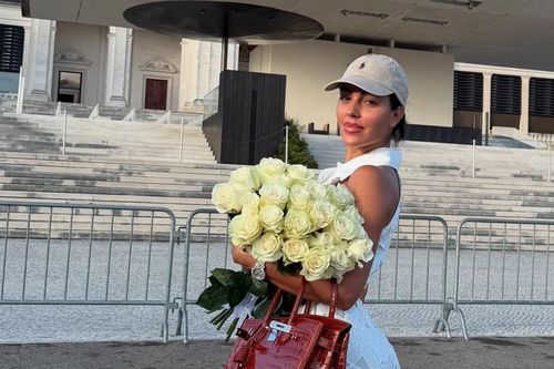 Bạn gái Ronaldo bị chỉ trích