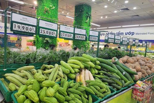 Siêu thị tăng dự trữ hàng gấp 3 trước bão Wipha