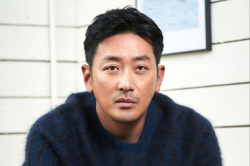 'Ông hoàng phòng vé' Ha Jung Woo bị chỉ trích