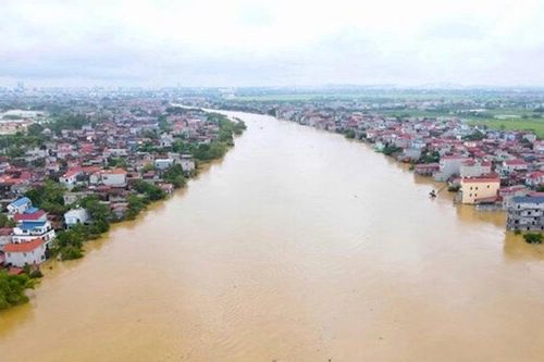 Bão số 3 đe dọa an toàn đê điều của Hà Nội và 12 tỉnh thành