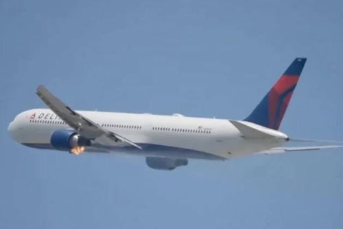 Mỹ: Máy bay cháy động cơ khi vừa cất cánh, hạ cánh khẩn cấp tại Los Angeles