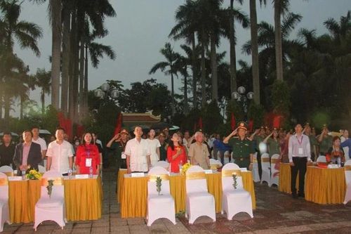 Hàng nghìn người thắp nến tri ân liệt sĩ tại Nghĩa trang Liệt sĩ Hà Nội