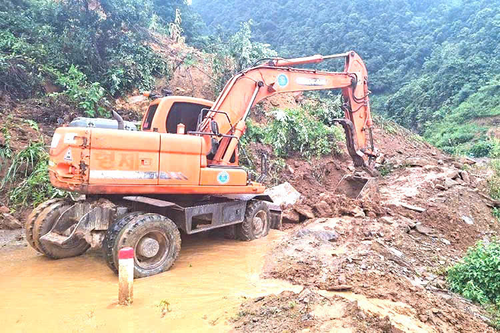 Mưa lớn kéo dài, nhiều tuyến đường ở Điện Biên bị sạt lở nghiêm trọng
