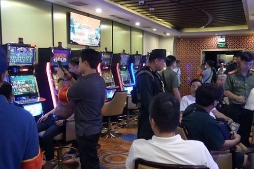Viện KSND tối cao thông tin về 4 bị can đang bỏ trốn trong vụ án đánh bạc 'khủng' và yêu cầu ra đầu thú