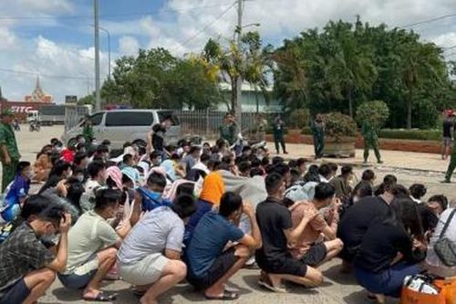 Campuchia bàn giao 161 công dân Việt Nam sau đợt trấn áp lừa đảo trực tuyến