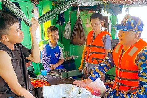 Những chiến sĩ quân y trên vùng biển Tây Nam