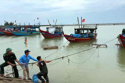 Ngư dân Hà Tĩnh, Thanh Hóa khẩn trương triển khai các biện pháp ứng phó với bão số 3