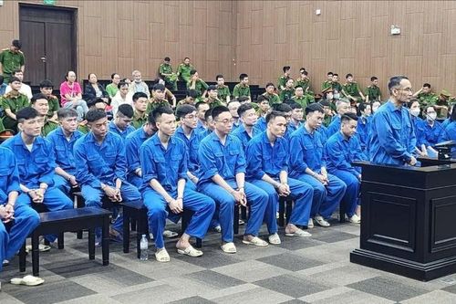 Cắt ghép hình ảnh, gọi điện chửi bới để đòi nợ, hơn 40 đối tượng hầu tòa