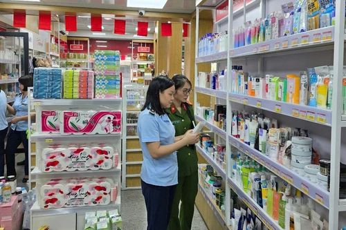 Tiêu hủy 142 lít rượu sâm không rõ nguồn gốc xuất xứ