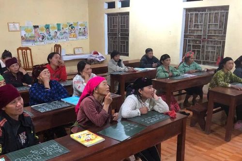 Cô giáo miền xuôi thắp sáng bản làng vùng cao bằng con chữ