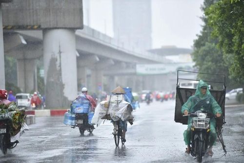 Cảnh báo lũ trên nhiều sông, ngập úng nội thành Hà Nội có thể kéo dài