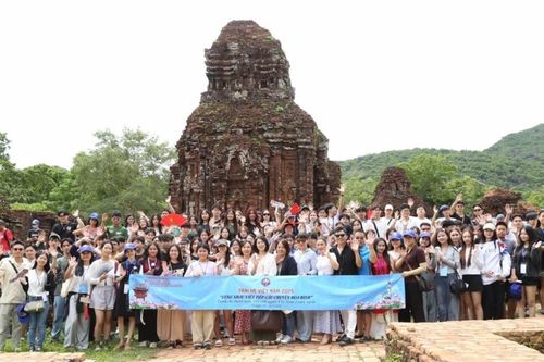Trại hè Việt Nam 2025: Kiều bào trẻ khám phá thánh địa Mỹ Sơn và phố cổ Hội An