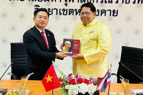 Tổng Lãnh sự Đinh Hoàng Linh thúc đẩy hợp tác đầu tư, thương mại và du lịch giữa tỉnh Nong Khai, Thái Lan và các địa phương Việt Nam