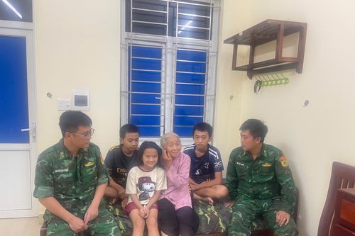 BĐBP Quảng Ninh hỗ trợ kịp thời người dân sơ tán, tránh bão số 3 an toàn