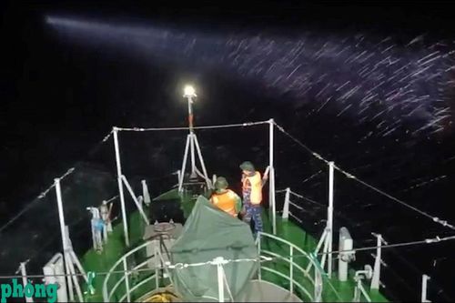 Điều động tàu tiếp cận Đảo Mê đưa quân nhân bị viêm ruột thừa vào đất liền cấp cứu