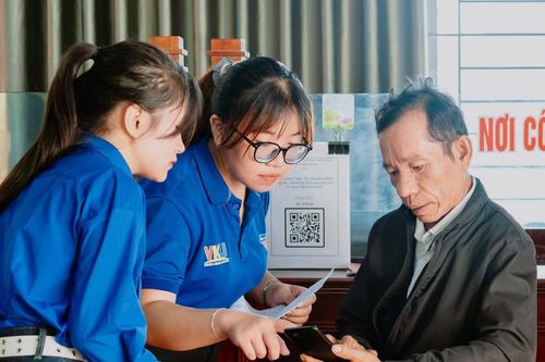 Bạn trẻ Đà Nẵng xây 'cây cầu số' trong mùa hè tình nguyện