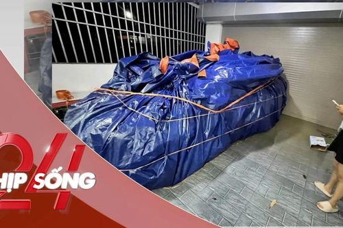NHỊP SỐNG 24: Người dân đua nhau 'bọc' xế cưng trước nguy cơ ngập sâu do bão số 3