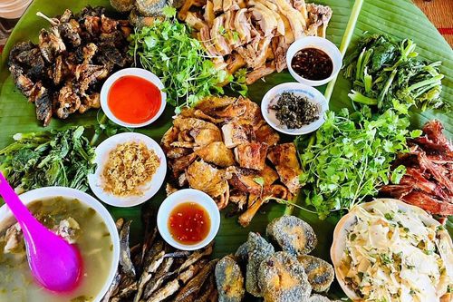 Cô gái Tày khoe mâm cơm hàng ngày toàn đặc sản rừng núi, 'không tốn tiền mua'