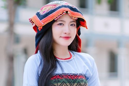 Nữ sinh dân tộc Thái vượt qua nghịch cảnh, đứng đầu trường khối C00