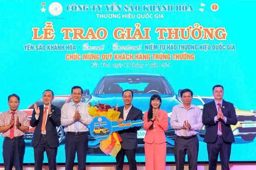 Yến sào Khánh Hòa trao ô tô tri ân khách hàng trúng thưởng