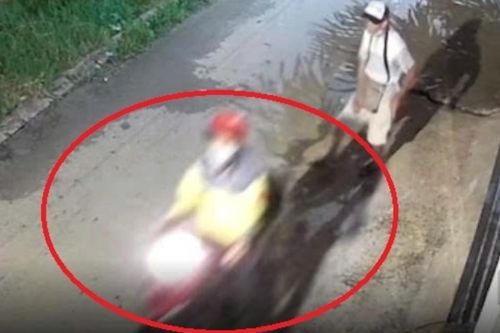 Clip người tàn tật bất lực nhìn nam thanh niên giật xấp vé số trên tay