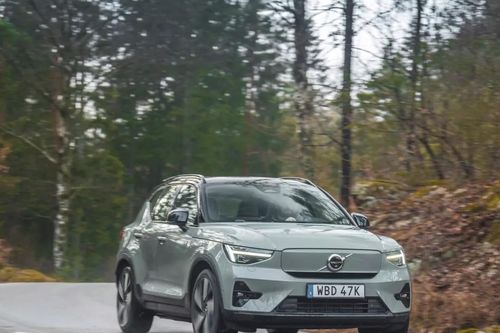 Xe điện Volvo XC40 tăng tốc bất thường dù không đạp ga, hãng che giấu lỗi
