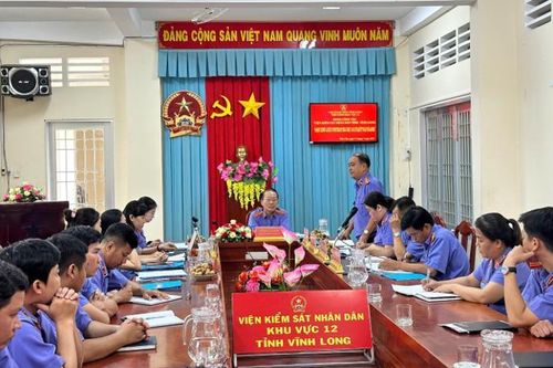 Đoàn kiểm tra VKSND tỉnh Vĩnh Long làm việc tại VKSND Khu vực 12