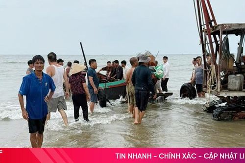 Hà Tĩnh biển động, công tác tìm kiếm 2 nạn nhân mất tích gặp nhiều khó khăn