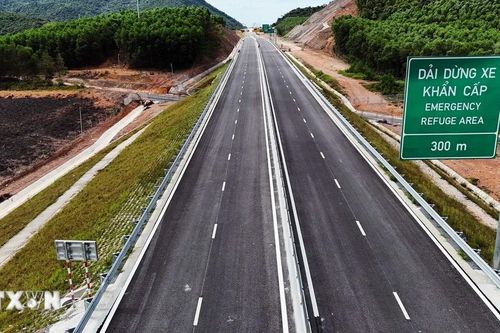 Tăng tốc thi công đưa cao tốc Vũng Áng-Bùng về đích