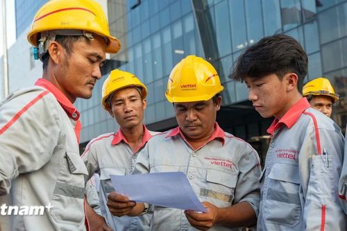 'Giữ mạch' liên lạc viễn thông trước cơn bão số 3 Wipha