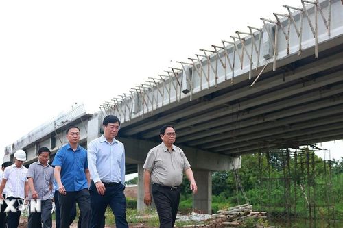 Thủ tướng kiểm tra tiến độ Dự án giao thông trọng điểm tại Đồng Tháp