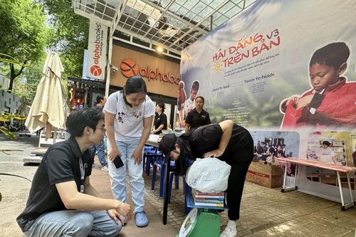 'Hải đăng trên bản' và hành trình gieo mầm tri thức từ sách cũ