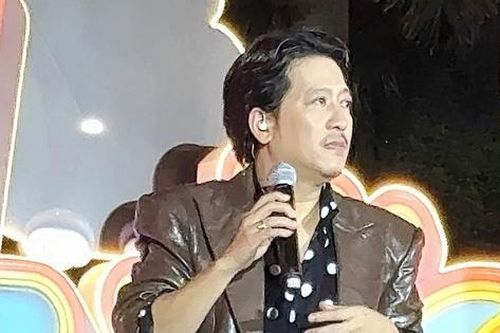 Trường Giang khoe diện mạo mới, phá cách với mái tóc dài xoăn nhẹ, để râu