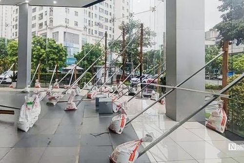 Người dân Hà Nội gia cố nhà cửa, tài sản, sẵn sàng đón bão số 3