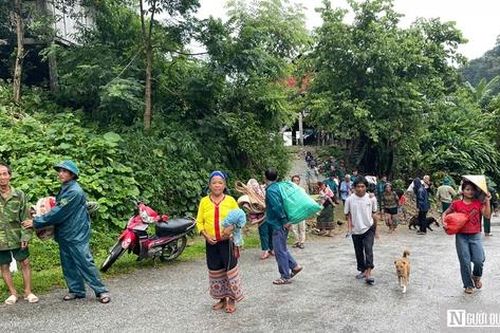 Nghệ An: Di dời khẩn cấp hàng chục hộ dân xã biên giới có nguy cơ sạt lở núi