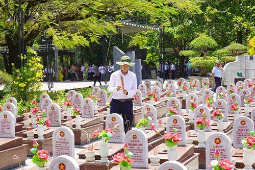 Cảng Đà Nẵng tham gia hành trình về nguồn của VIMC tại Quảng Trị