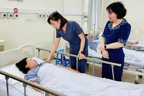 Hội LHPN tỉnh Quảng Ninh thăm hỏi, động viên nạn nhân trong vụ lật tàu du lịch trên vịnh Hạ Long