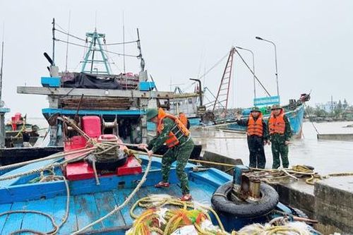 Hải Phòng: Bộ đội Biên phòng khẩn trương giúp người dân ứng phó bão số 3