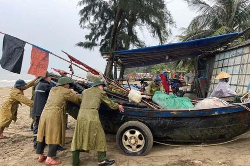 Bão số 3 cách Quảng Ninh 70km, sức gió mạnh nhất mạnh cấp 10, giật cấp 13
