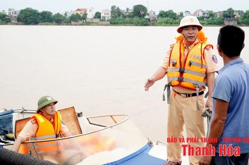 Cảnh sát đường thủy, Công an Thanh Hóa: Chủ động ứng phó với bão số 3
