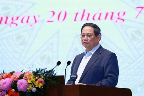 Xây dựng chính sách đãi ngộ đặc biệt để thu hút 100 chuyên gia hàng đầu về nước làm việc