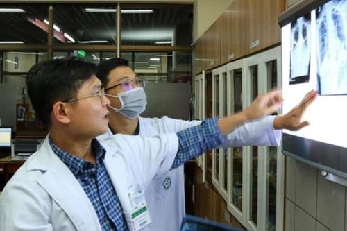 Bộ trưởng Bộ Y tế: Tiếp tục cải cách tiền lương, phụ cấp đối với người làm việc tại các cơ sở y tế công lập