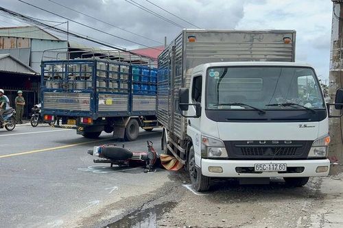 Môtô va chạm xe tải, 1 người tử vong